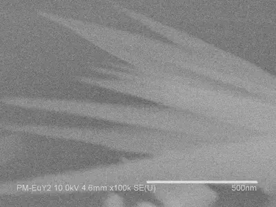 Observation d'un supra conducteur au microscope électronique à balayage (MEB).